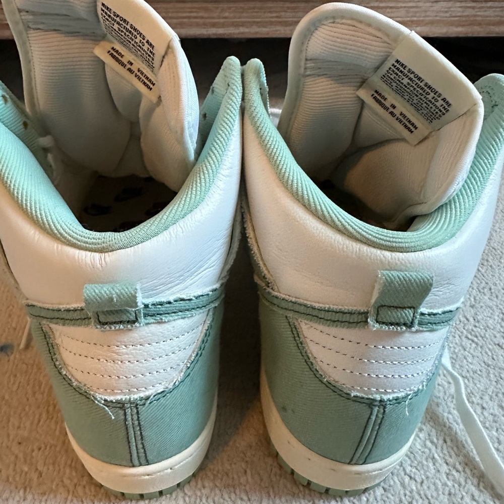 Nike Women’s Dunk 1985 High-Top Sneakers in Green and White - Picture 5 of 7